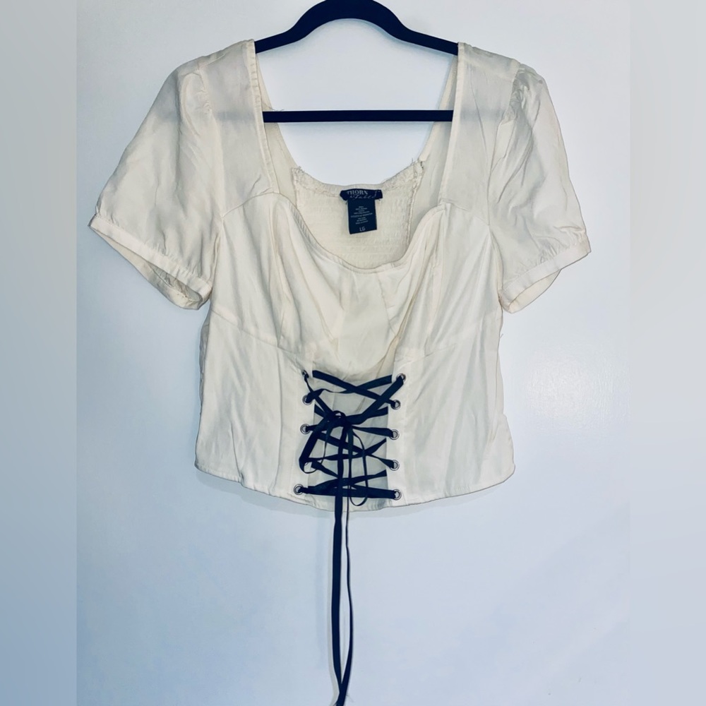 Hot Topic Ivory Corset Lace-Up Girls Crop Top - Picture 4 of 8